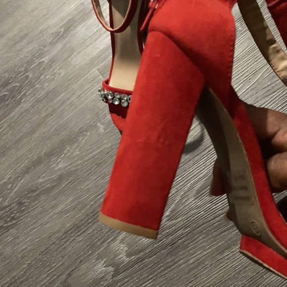 Heels - Picture 4 of 4